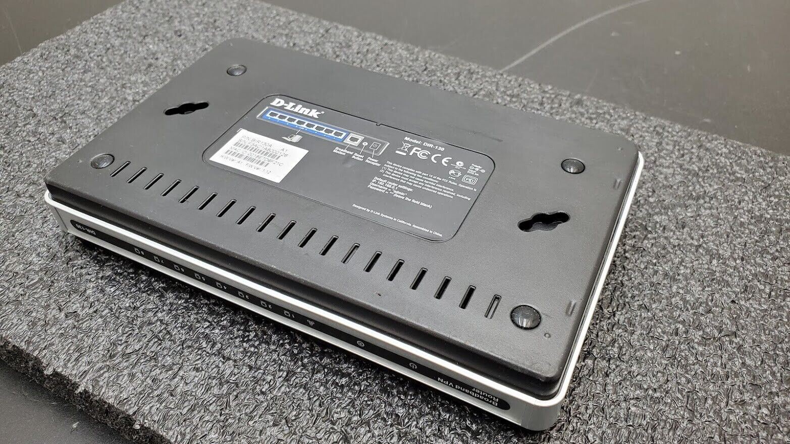 D-Link DIR-130 NetDefend VPN Firewall 8 10/100Mbps w/ 8-Port Switch