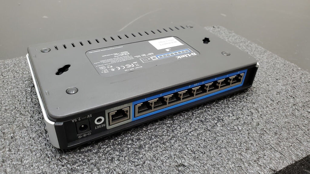 D-Link DIR-130 NetDefend VPN Firewall 8 10/100Mbps w/ 8-Port Switch