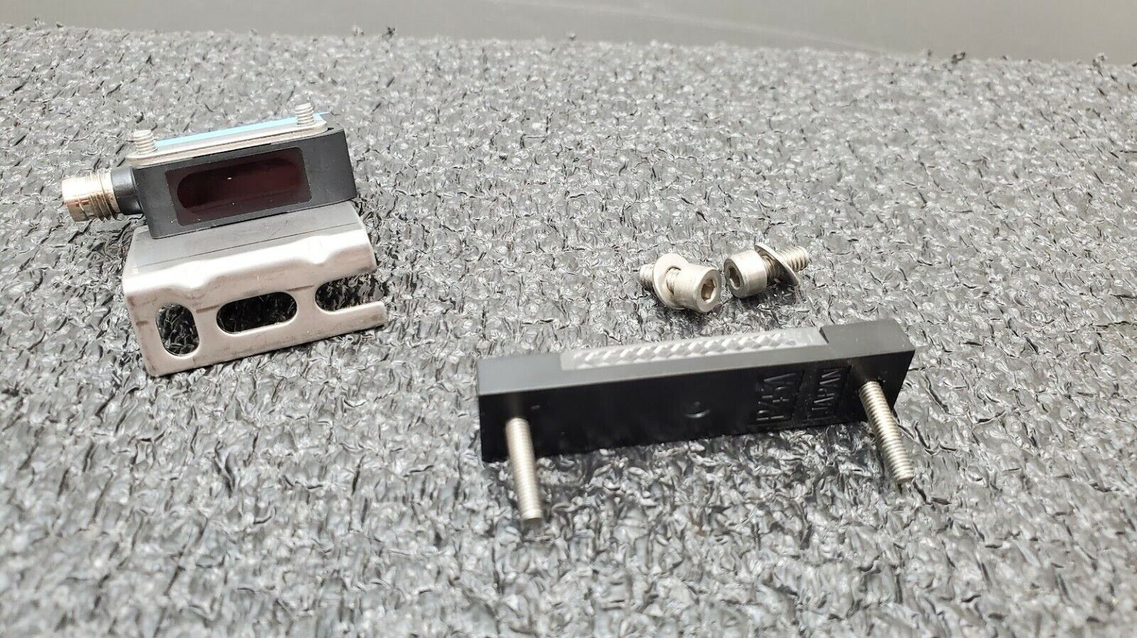 SICK Photoelectric Retro-Reflective Sensor WL140-2P430 w/ P45A Reflector