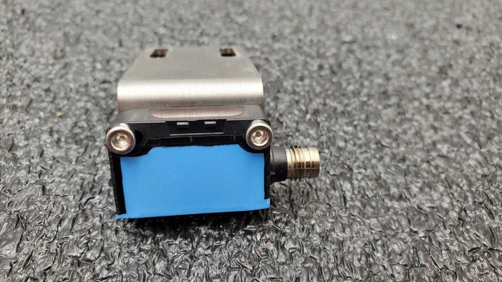 SICK Photoelectric Retro-Reflective Sensor WL140-2P430 no reflector