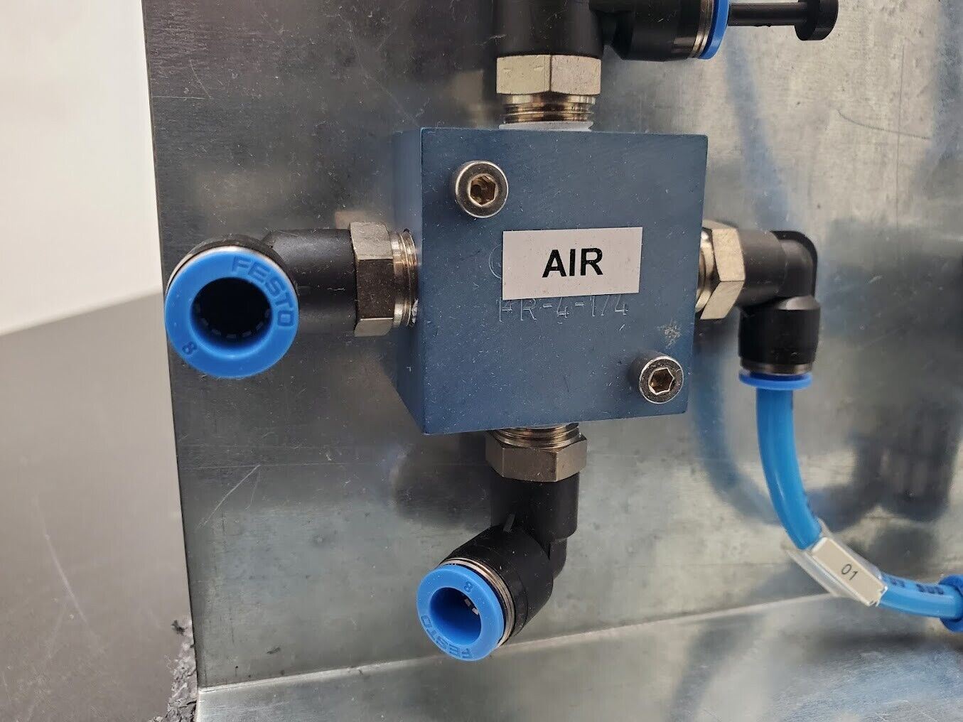 Festo Electro Pneumatic Vacuum Manifold 4 Valve Regulator Robot Control Unit B