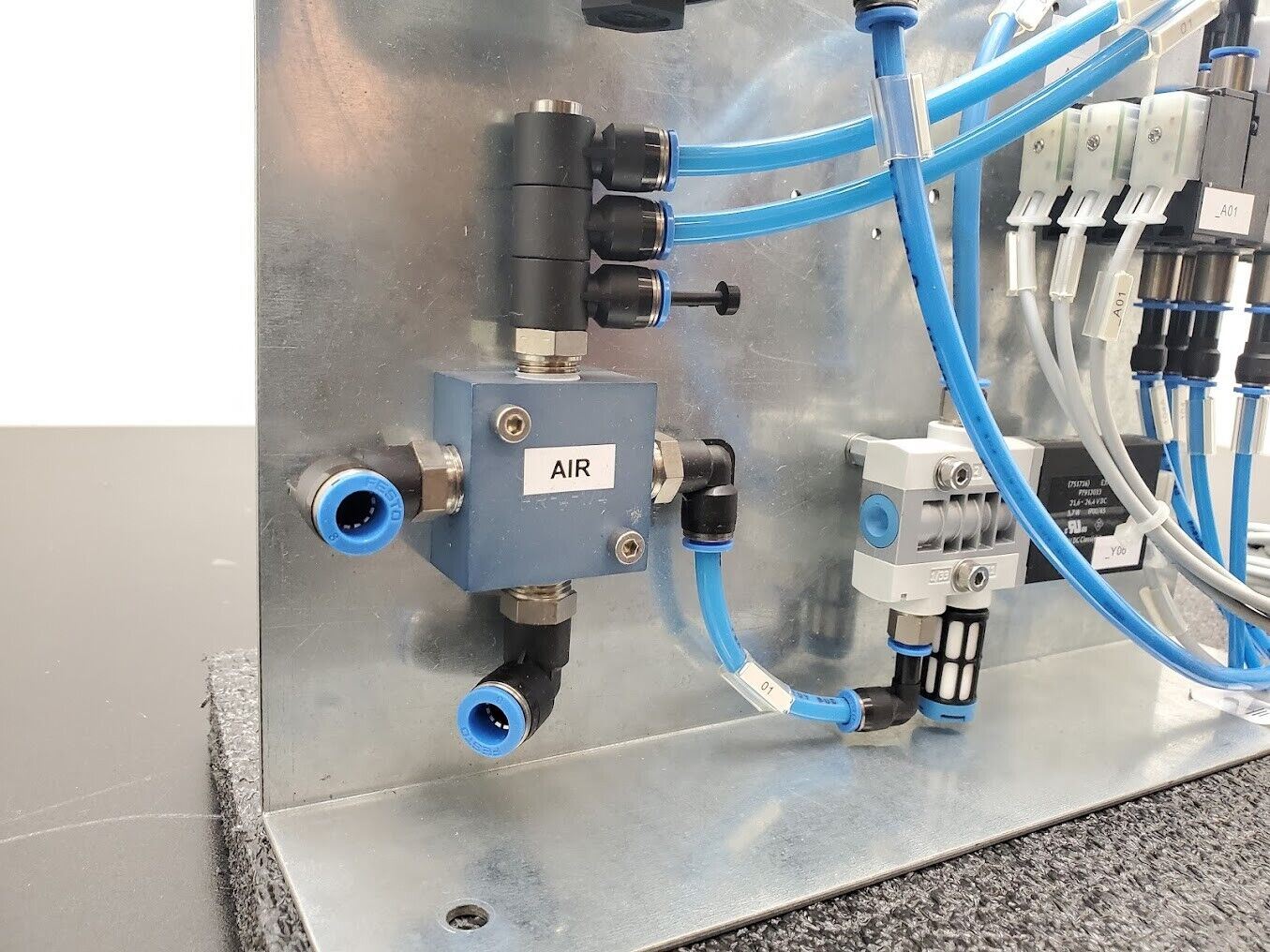 Festo Electro Pneumatic Vacuum Manifold 4 Valve Regulator Robot Control Unit B