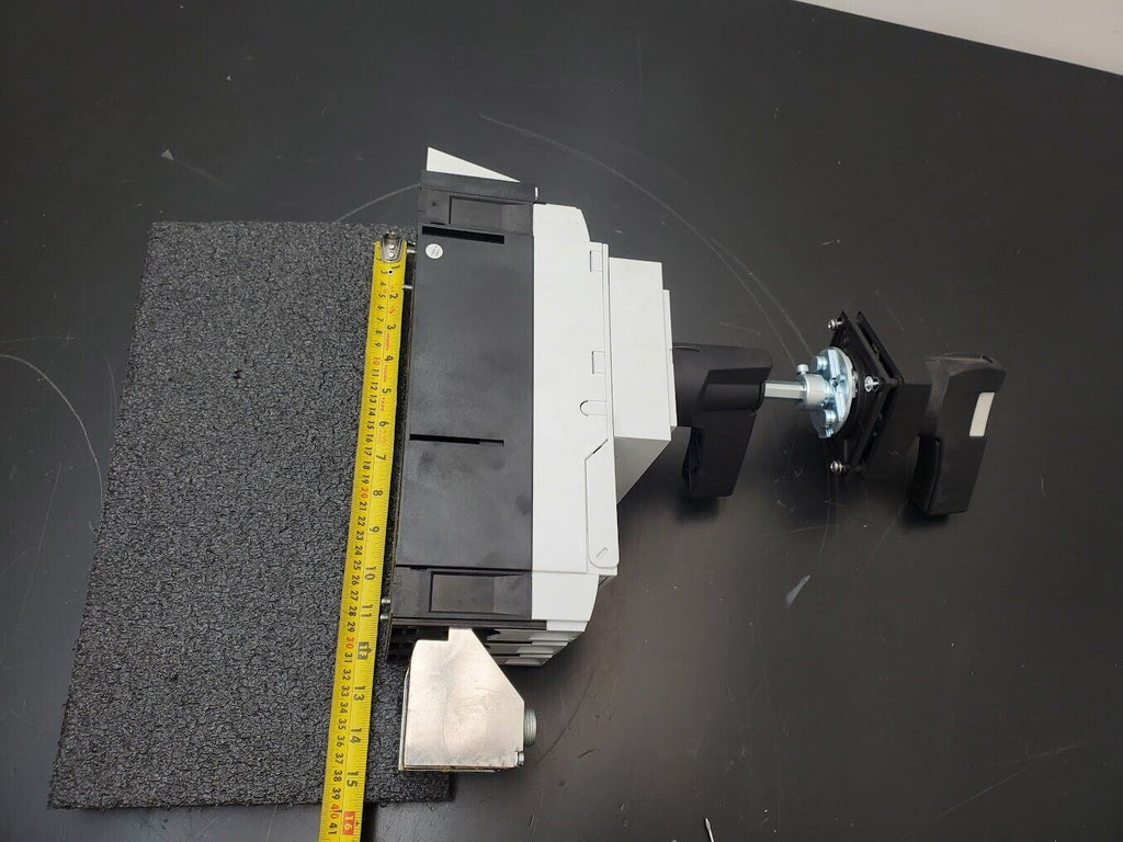 EATON MOELLER Schneider NS3-600 Circuit Breaker  240 480 600V Disconnect Switch