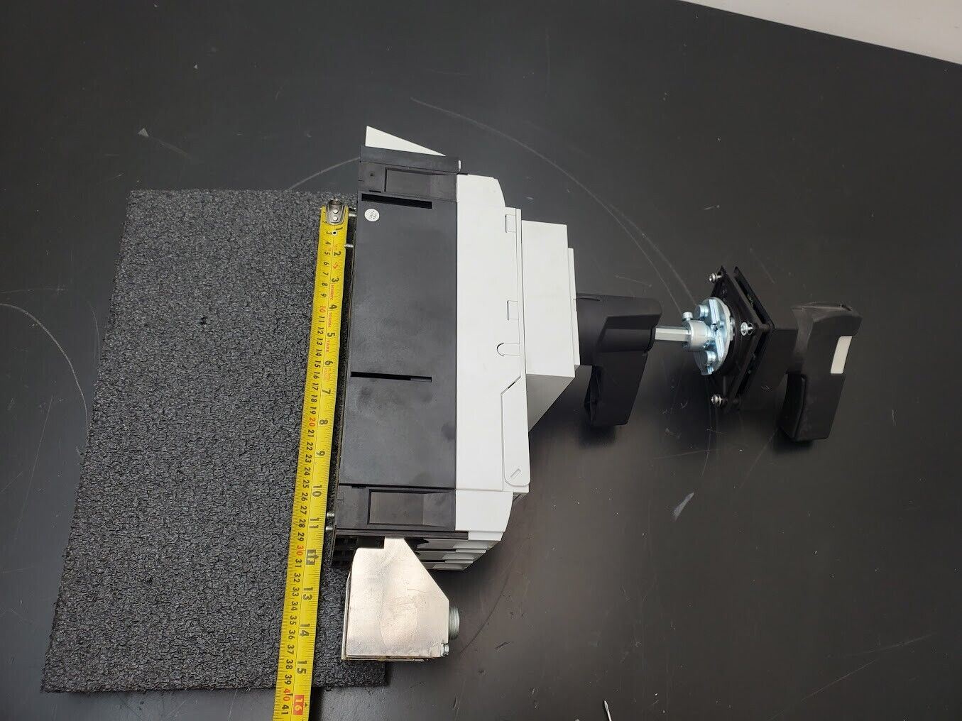 EATON MOELLER Schneider NS3-600 Circuit Breaker  240 480 600V Disconnect Switch