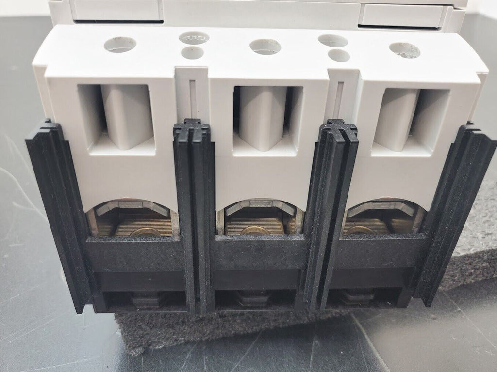 EATON MOELLER Schneider NS3-600 Circuit Breaker  240 480 600V Disconnect Switch