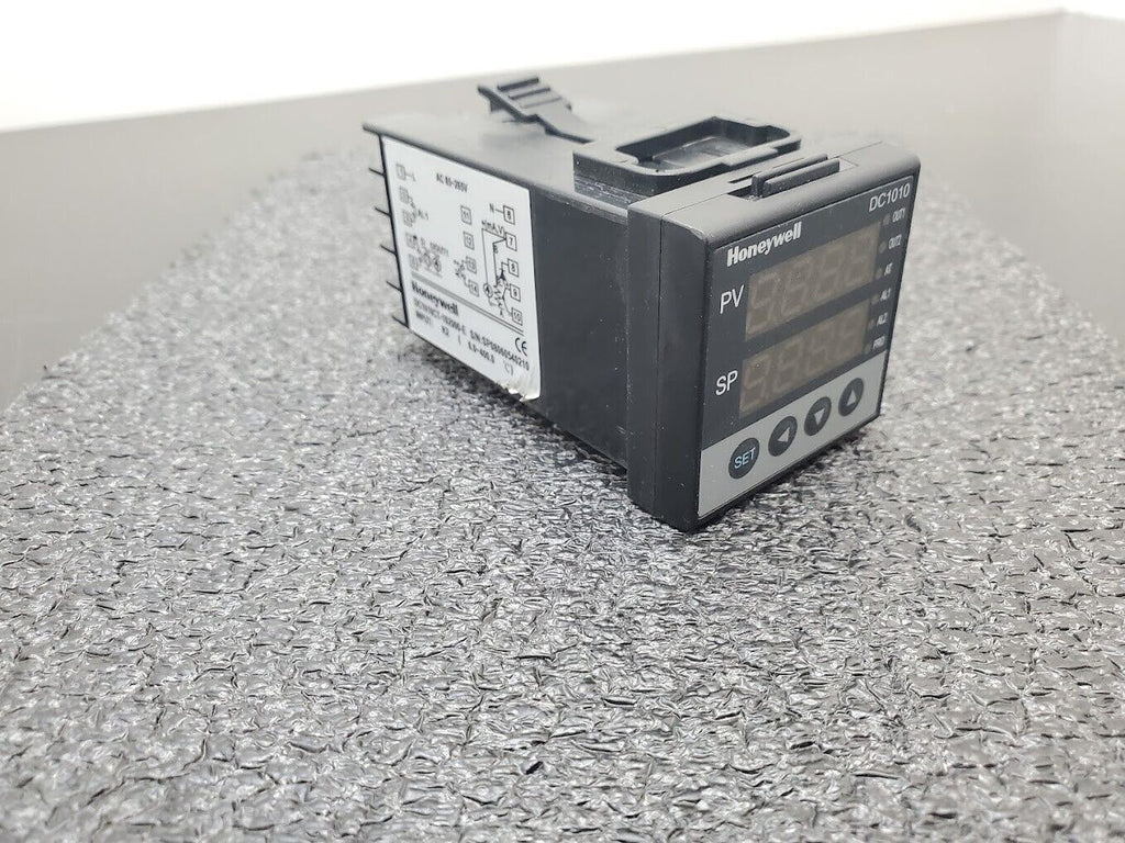 Honeywell DC1010 PID Temperature Controller DC1010CT-201000-E w/ Mounting Clips