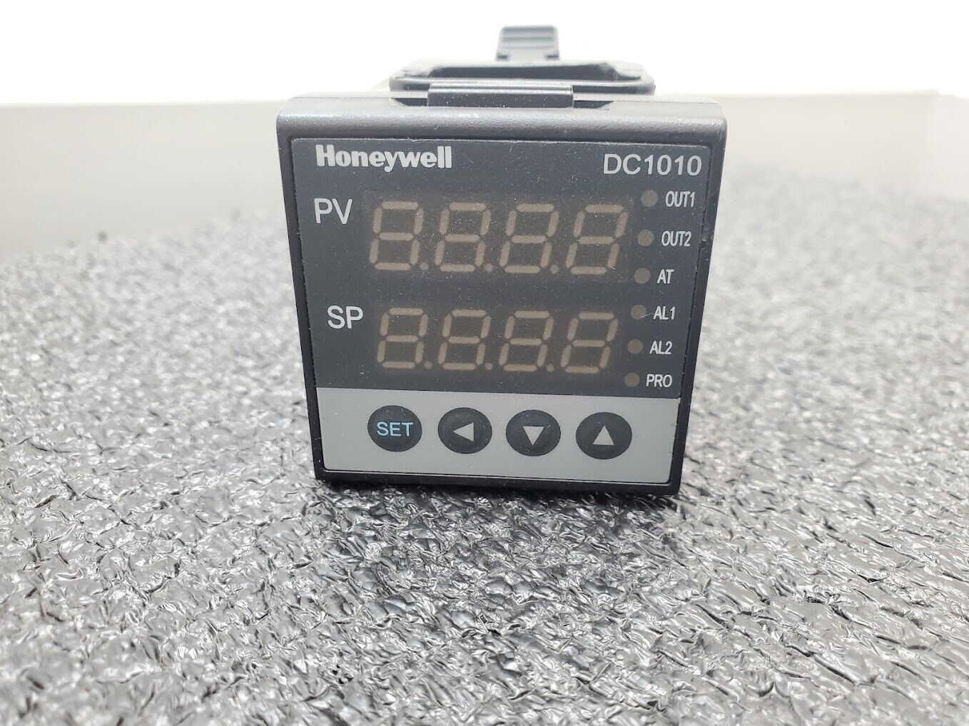 Honeywell DC1010 PID Temperature Controller DC1010CT-201000-E w/ Mounting Clips