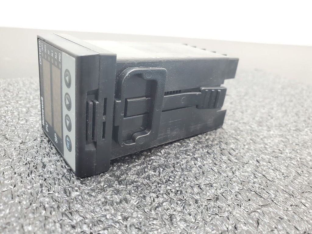 Honeywell DC1010 PID Temperature Controller DC1010CT-201000-E w/ Mounting Clips