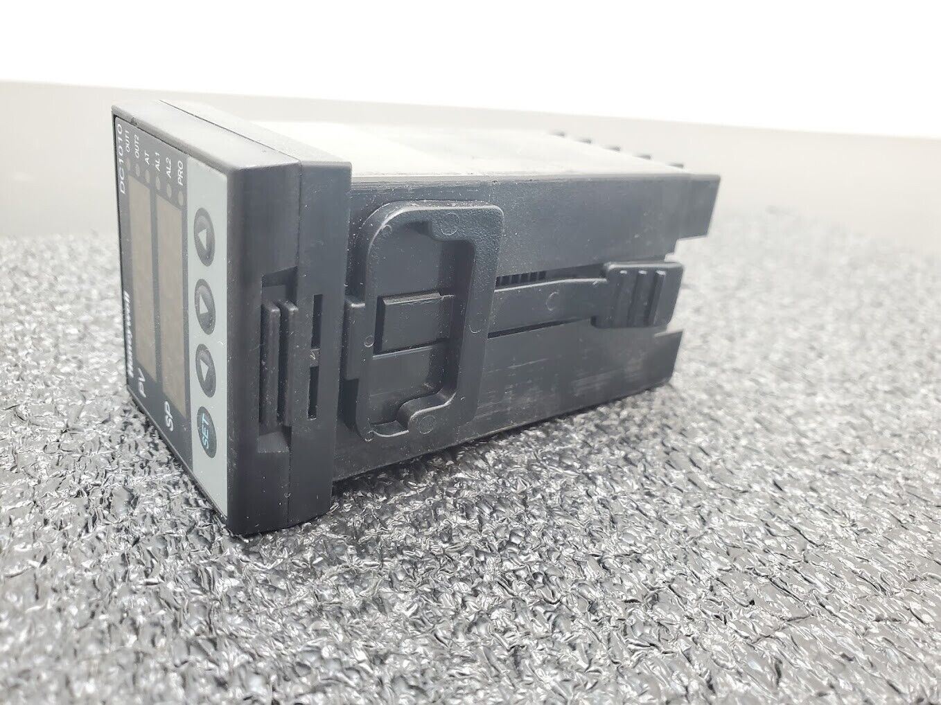Honeywell DC1010 PID Temperature Controller DC1010CT-201000-E w/ Mounting Clips