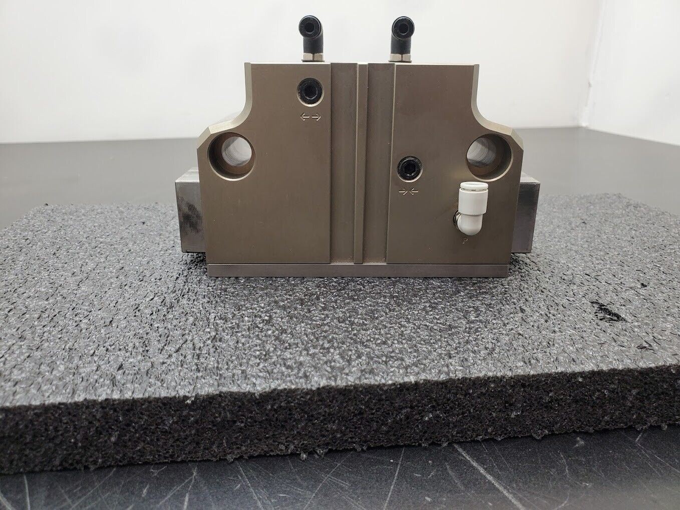 Robohand DESTACO Dover DPDL-175M-100-CR-V Parallel Pneumatic 2-Jaw Gripper