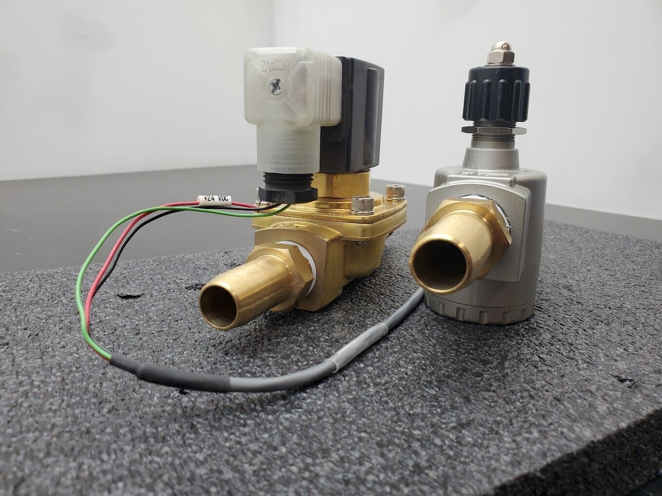 SMC 1" Solenoid VXZ2350-06-5DZ1 Valve 24VDC 3/4" ID Hose Barb AS500 Flow Control
