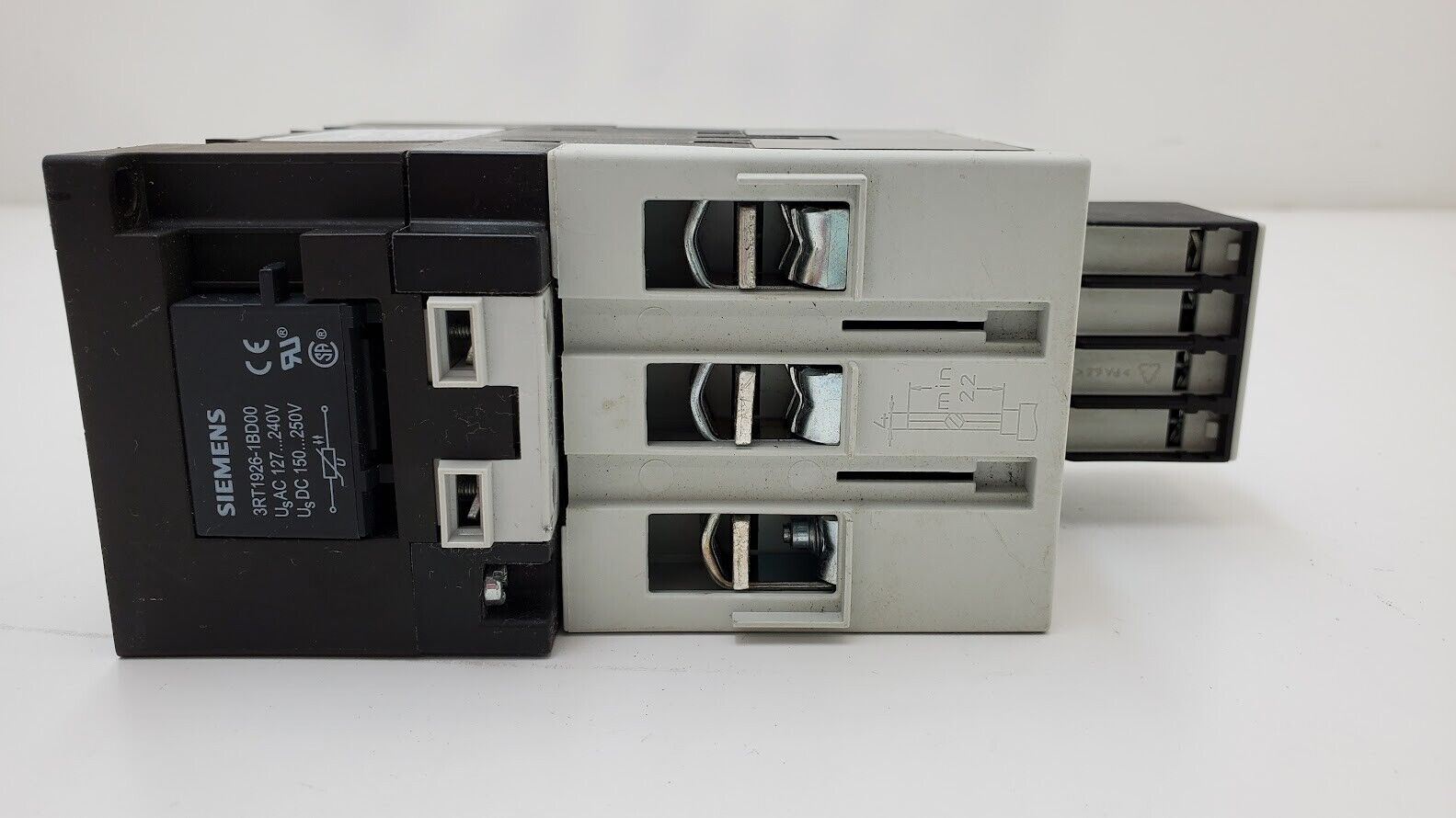 SIEMENS SIRIUS 3RT1046-1AL24 Contactor 95A 400V 230VAC 50/60Hz w/ 3RH1921-1HA22