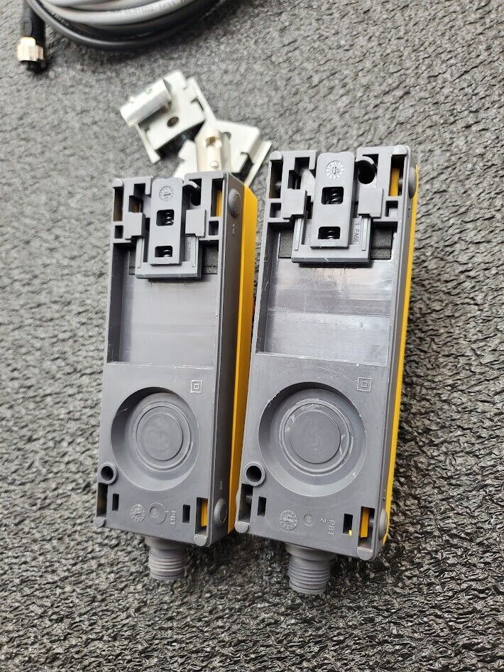 Lot of 2 SICK Emergency Stop EMO ESTOP / Reset ES11-SC4D8 / ES11SC4D8 w/ cables