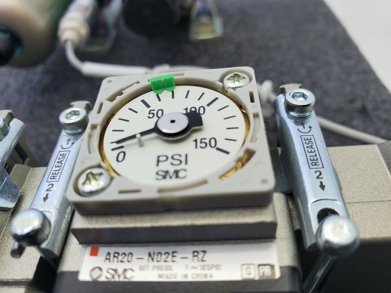 SMC AR20-N02E-RZ Regulator + AFM20-N02-6CZ Air Filter + PSE530-R06 Sensor