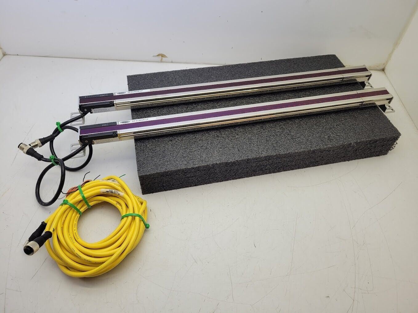 Banner SLPE25-550NP8 SLPR25-550NP8 Light Curtain Kit 550mm Long 0.1-7m Range 24V