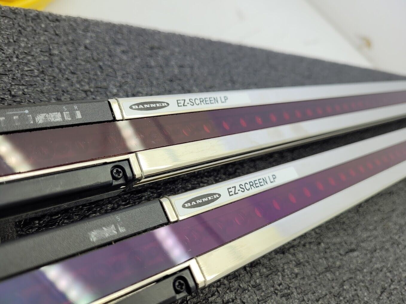 Banner SLPE25-550NP8 SLPR25-550NP8 Light Curtain Kit 550mm Long 0.1-7m Range 24V