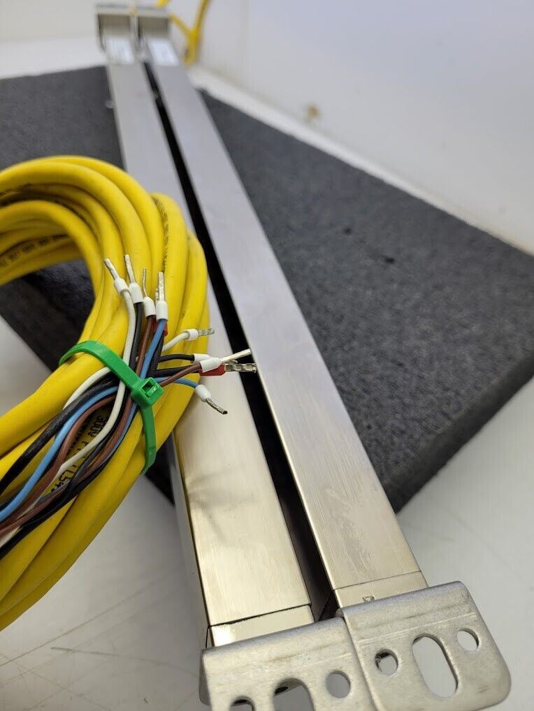 Banner USE2012NP2 & USR2012NP2 MICRO-SCREEN 20" Light Curtain Screen Set C