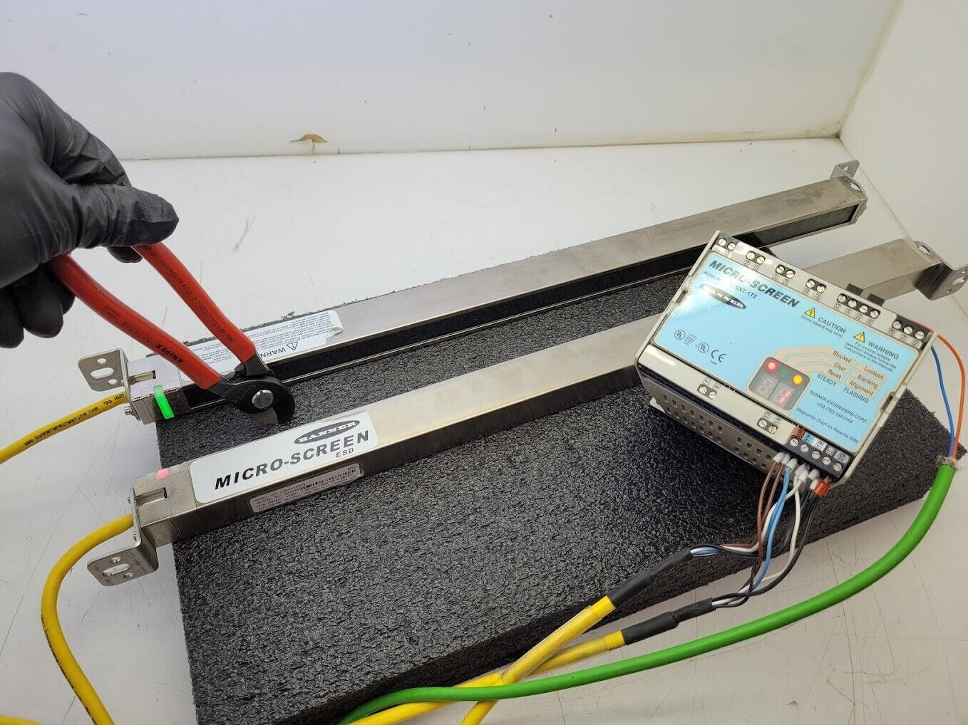 Banner USE2012NP2 & USR2012NP2 MICRO-SCREEN 20" Light Curtain Screen Set C