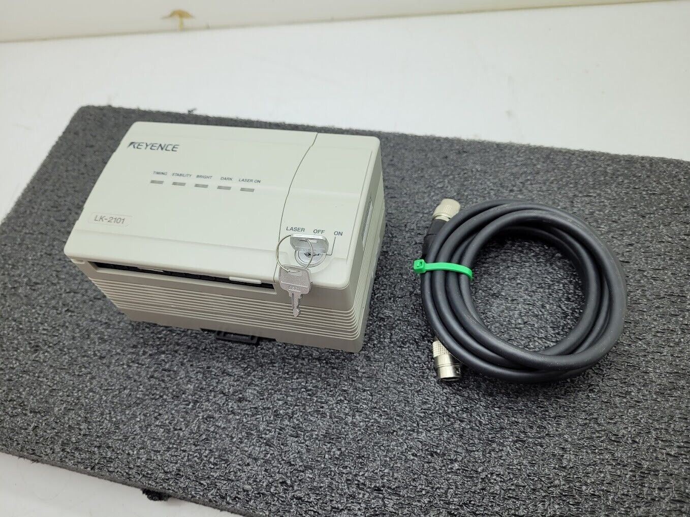 Keyence LK-2101 CCD Laser Displacement Sensor Controller 24VDC with Cable