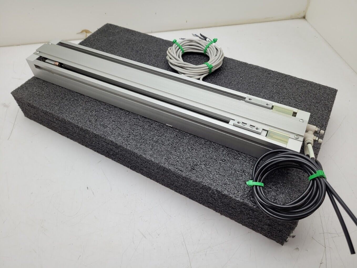 SMC CY1H10-300B Rodless Cylinder CY1H Magnetically Coupled High Precision Guide