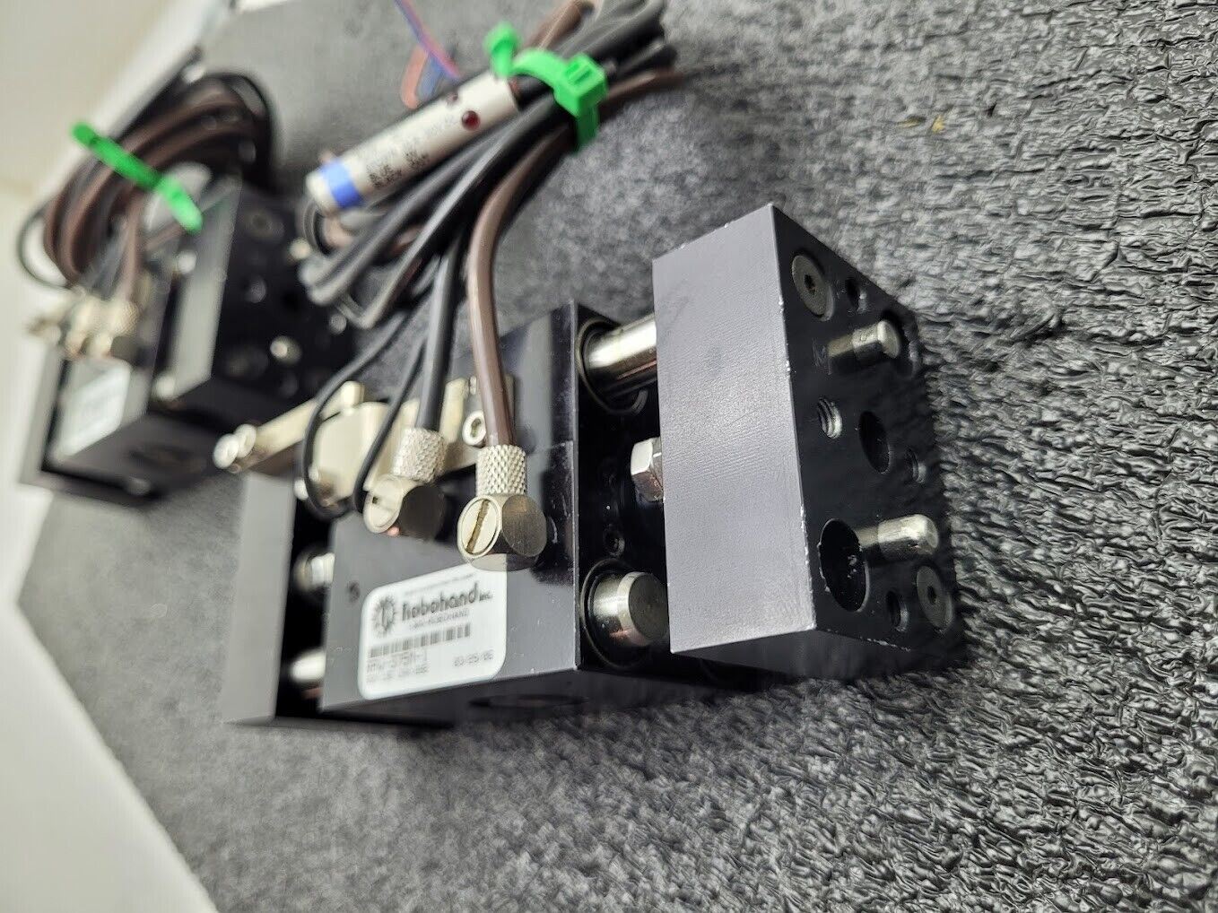 Lot of 2 Robohand RPW-375M-1 Heavy Duty Pneumatic Parallel Gripper + Sensors