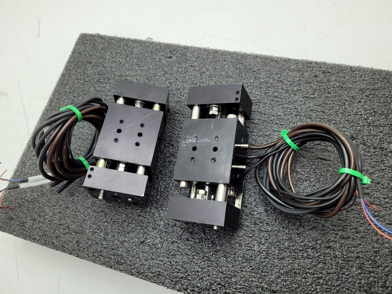 Lot of 2 Robohand RPW-375M-1 Heavy Duty Pneumatic Parallel Gripper + Sensors