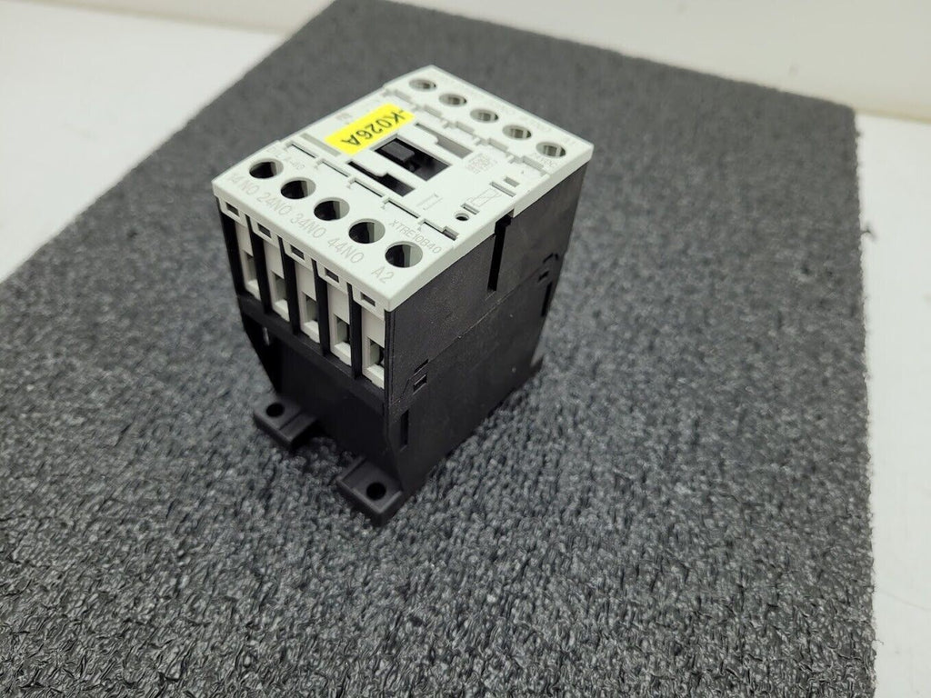 Eaton DIL A-40 24V Coil AC OR DC 4A/2A Contactor 4 Pole XTRE10B40 DIN Rail