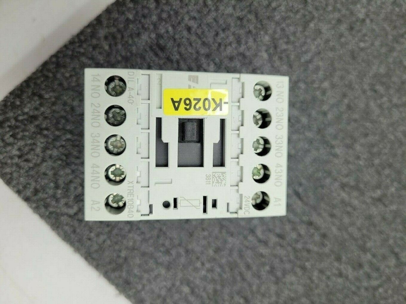 Eaton DIL A-40 24V Coil AC OR DC 4A/2A Contactor 4 Pole XTRE10B40 DIN Rail