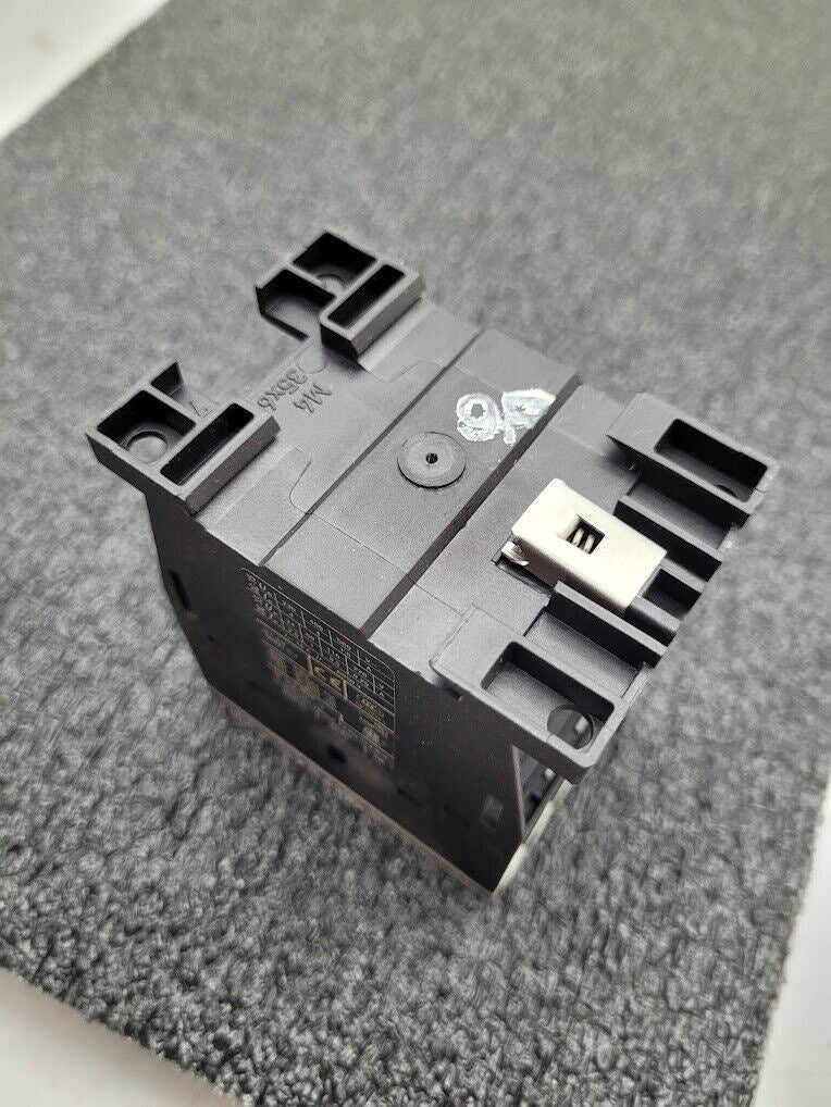 Eaton DIL A-40 24V Coil AC OR DC 4A/2A Contactor 4 Pole XTRE10B40 DIN Rail