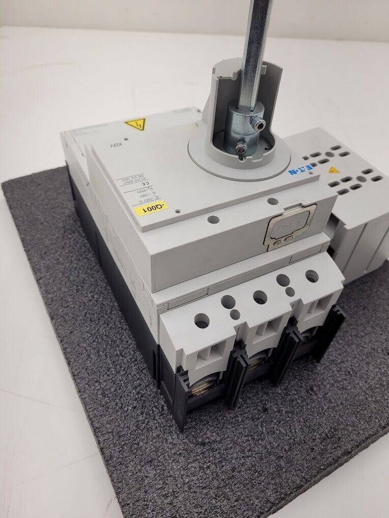 Eaton Moeller Disconnect Circuit Breaker Panel Mount NZM 3 XDV PN 3-400 400Amp