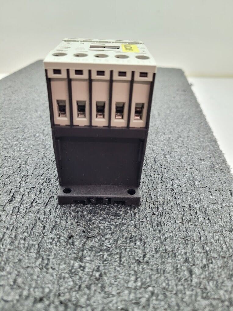 Eaton DIL M12-10 24V Coil AC OR DC Contactor 4 Pole XTCE012B10 DIN Rail 12A