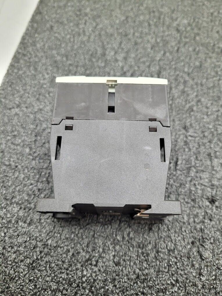 Eaton DIL M12-10 24V Coil AC OR DC Contactor 4 Pole XTCE012B10 DIN Rail 12A