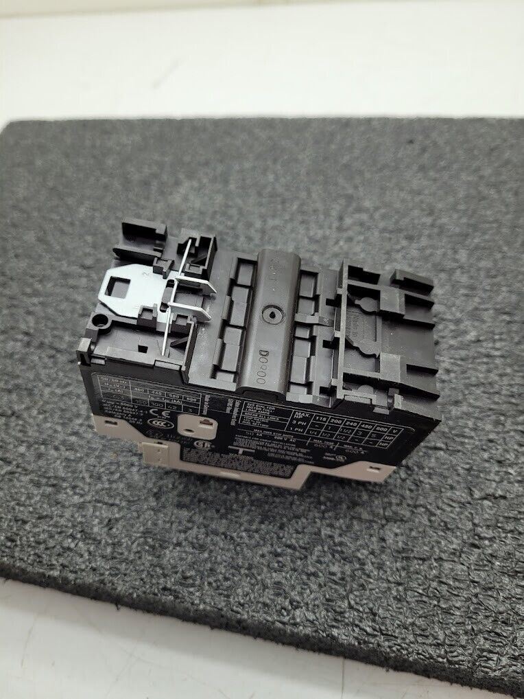 Eaton Moeller PKZM0-6.3 Thermal Magnetic Circuit Breaker 4-6.3A 600V DIN Rail