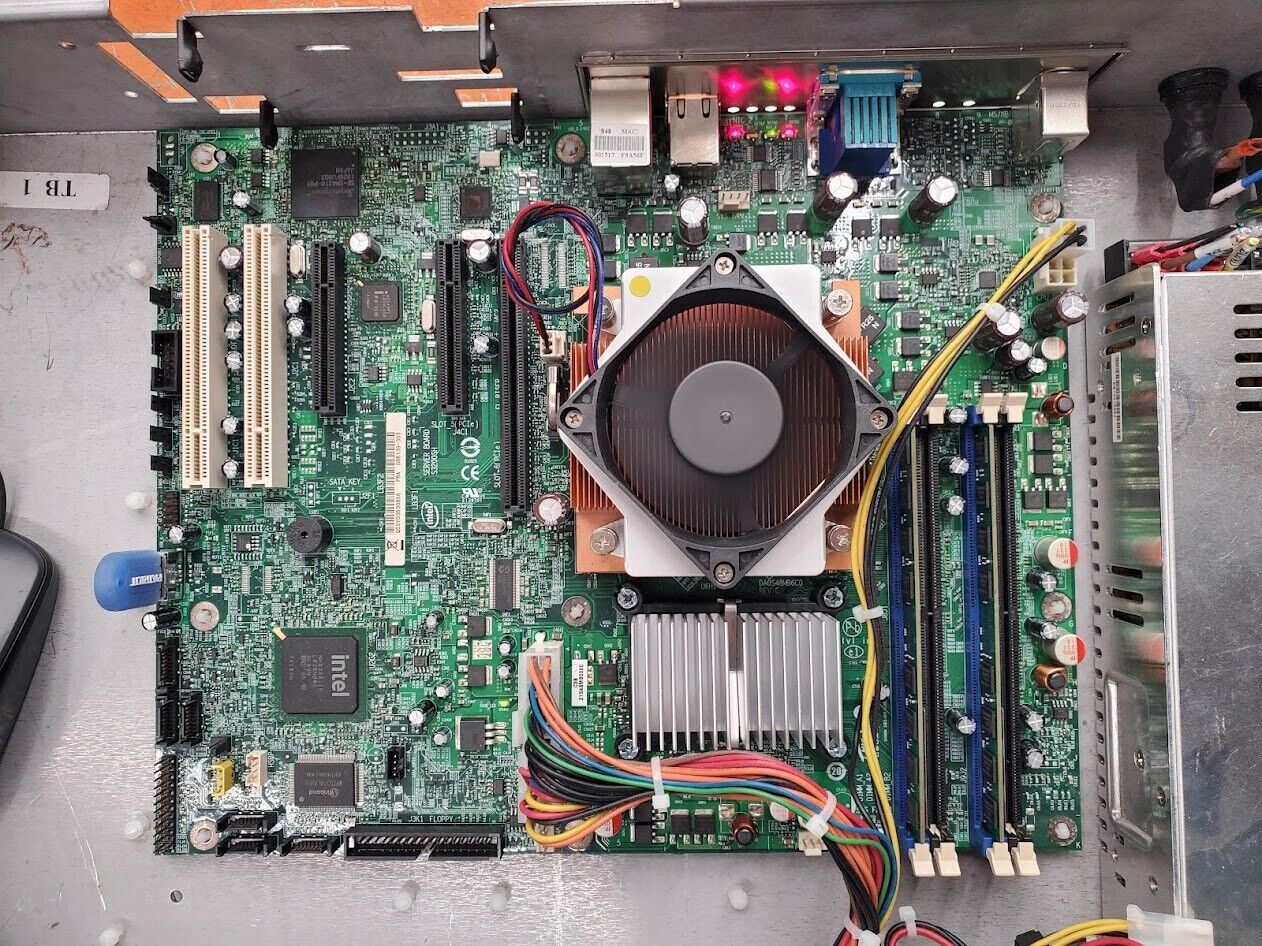Intel S3200SH Server System Board 4GB Core 2 3GHz I/O Plate Power Supply Boots