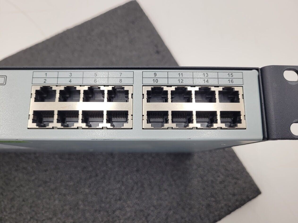 Avocent Autoview AV2015 16 Port 2 User KVM Switch 520-469-502 With Ears Power On