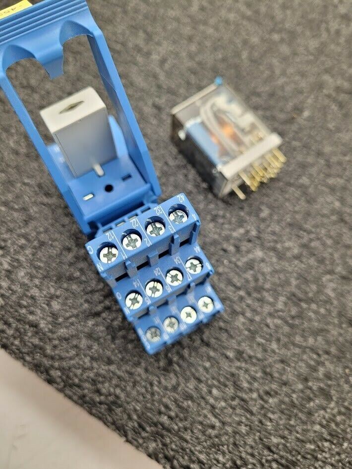 Finder Relay 55.34.9.024.0040 EMC + Indicator 99.02.9.024.99 Base 94.04 Tested