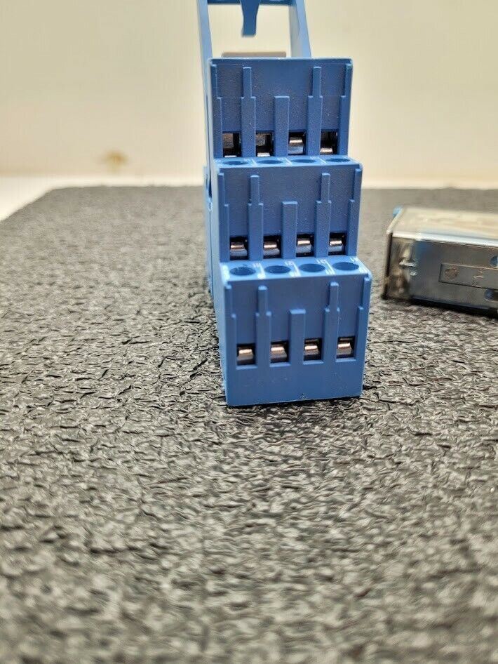 Finder Relay 55.34.9.024.0040 EMC + Indicator 99.02.9.024.99 Base 94.04 Tested