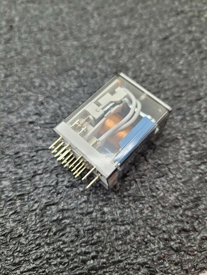 Finder Relay 55.34.9.024.0040 EMC + Indicator 99.02.9.024.99 Base 94.04 Tested