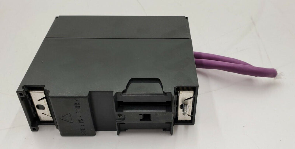 SIEMENS SIMATIC ET 200M 153-1AA03-0XB0 w/ 6ES7 972-0BB52-0XA0 Connection