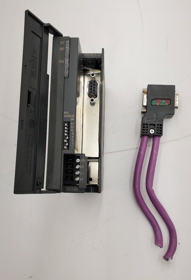 SIEMENS SIMATIC ET 200M 153-1AA03-0XB0 w/ 6ES7 972-0BB52-0XA0 Connection