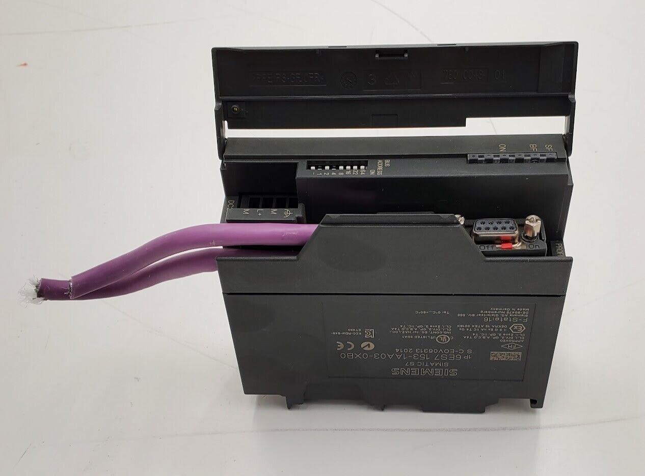 SIEMENS SIMATIC ET 200M 153-1AA03-0XB0 w/ 6ES7 972-0BB52-0XA0 Connection