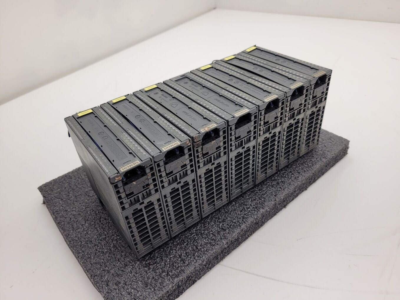 Lot of 7 Siemens Simatic S7 6ES7 6ES7 322-1BL00-0AA0 PLC SM 322 32DO 24V 0.5A DC