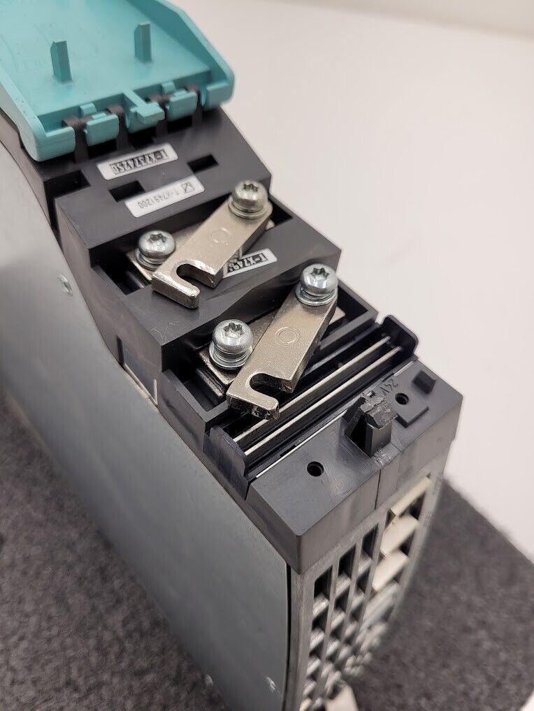 Siemens Sinamics 6SL3420-1TE15-0AA0 Single Motor Module Servo Drive 3Ph 400 "B"