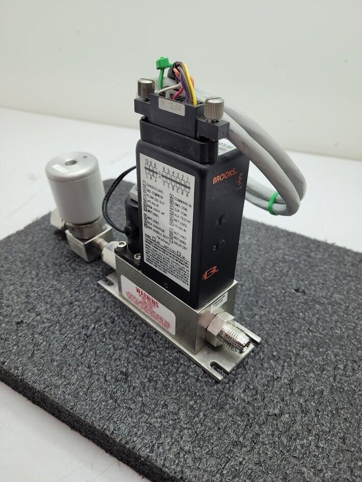 Brooks Instrument 5850E Mass Flow Controller MFC 5850E O2 Oxygen Gas 10 SLPM