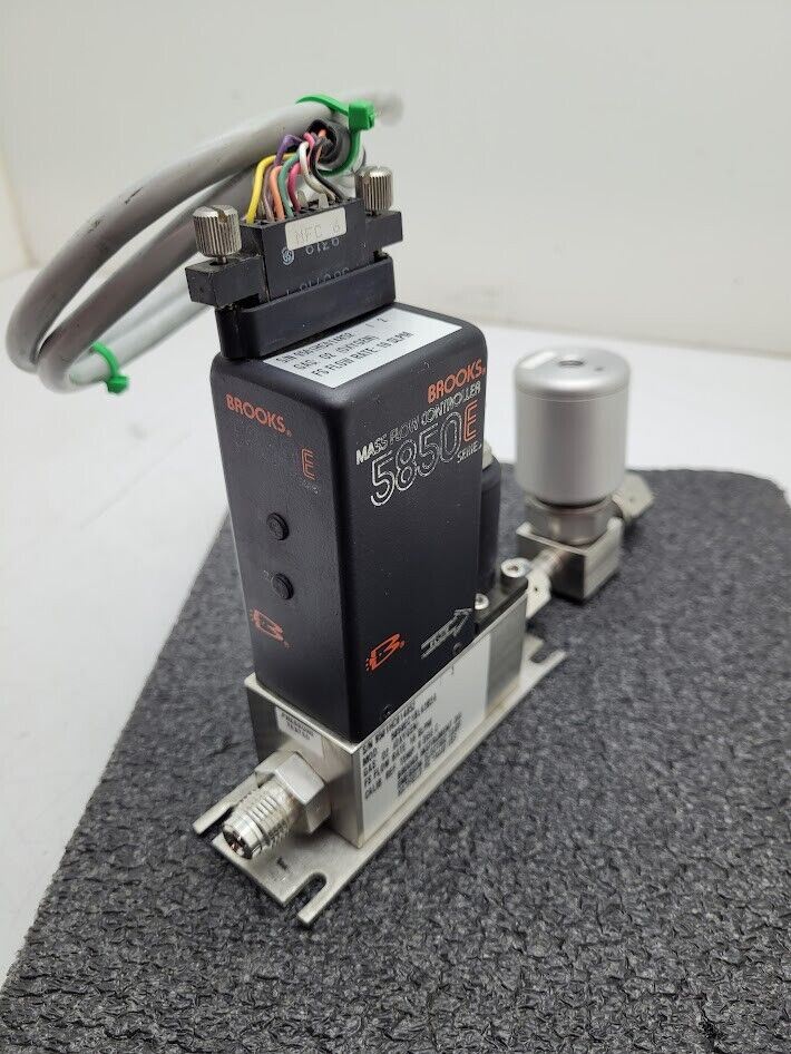 Brooks Instrument 5850E Mass Flow Controller MFC 5850E O2 Oxygen Gas 10 SLPM