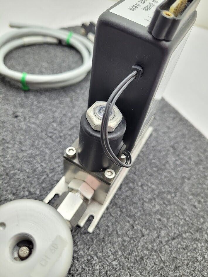 Brooks Instrument 5850E Mass Flow Controller MFC 5850E O2 Oxygen Gas 10 SLPM