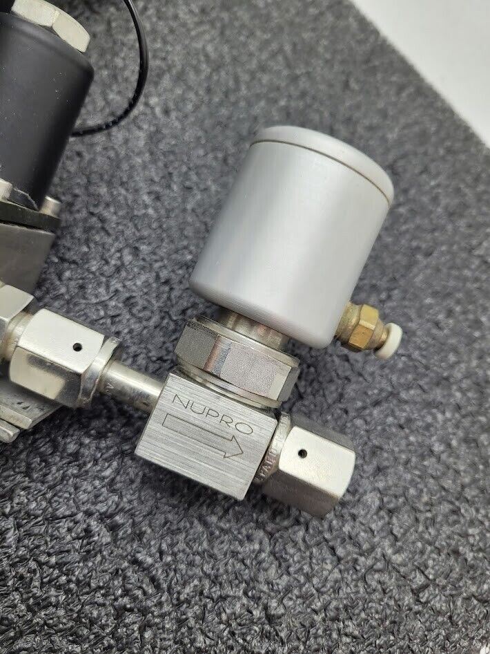 Brooks Instrument 5850E Mass Flow Controller MFC 5850E O2 Oxygen Gas 10 SLPM