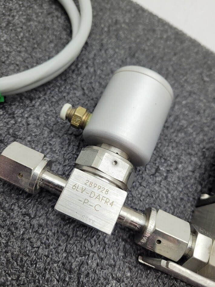 Brooks Instrument 5850E Mass Flow Controller MFC 5850E O2 Oxygen Gas 10 SLPM