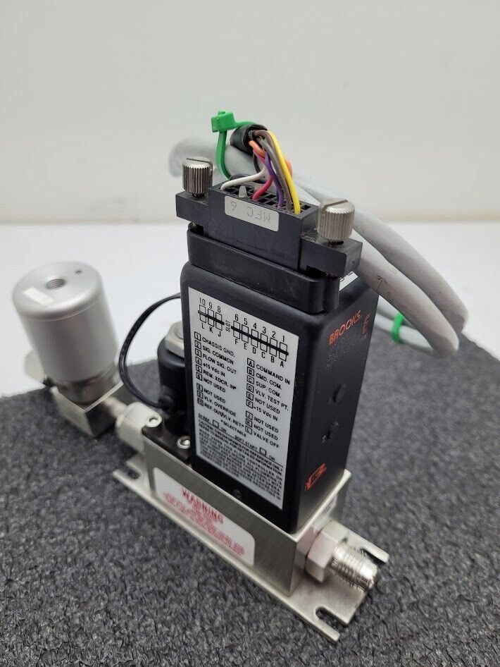 Brooks Instrument 5850E Mass Flow Controller MFC 5850E O2 Oxygen Gas 10 SLPM