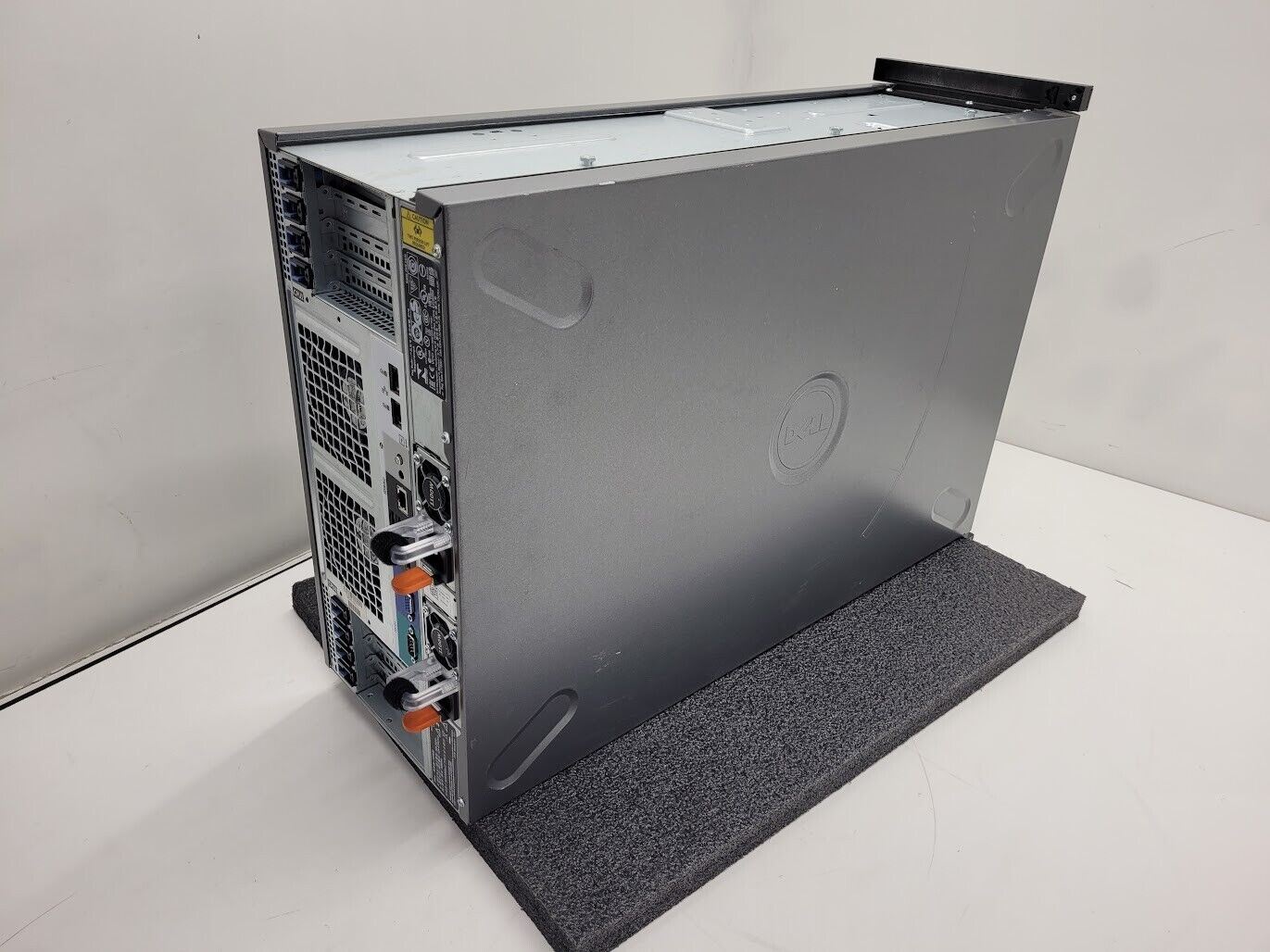 Dell PowerEdge T620 2x Xeon E5-2643 64GB Ram Boots 32 Bay SFF PERC H710P Control